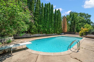 5353 W Bloomfield Lake Rd, West Bloomfield, MI 48323 - photo 2