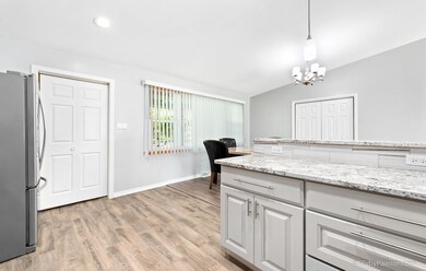 3900 Bluebird Ln, Rolling Meadows, IL 60008 - photo 5