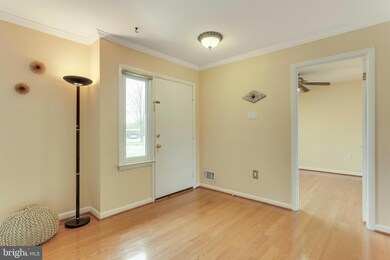13703 Frankfort Ct, Rockville, MD 20853 - photo 7