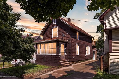 01-1226 N Chestnut St-WindowStill-R