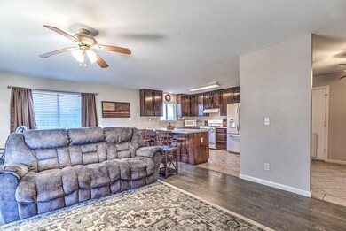 6898HemlockStreet_002