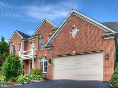 8596 Crosspointe Glen Ct, Lorton, VA 22079 - photo 2
