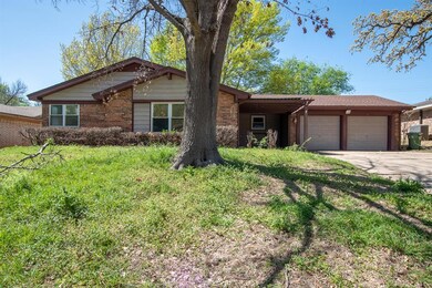 2209 Shady Grove Dr, Bedford, TX 76021 - photo 2