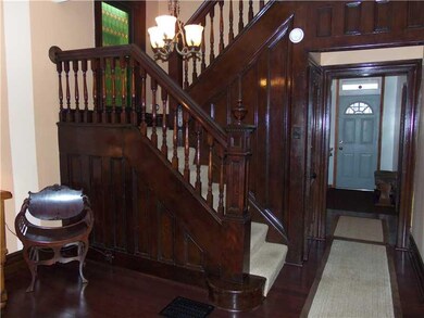 Entry/Foyer.