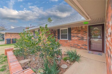 1805 E Hills Dr, Moore, OK 73160 - photo 3