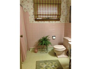 Full Bath. Nice full bath by the bedrooms.