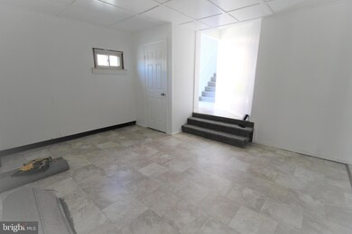 101 S Railroad Ave unit 2ND FL. APT., New Holland, PA 17557 - photo 3