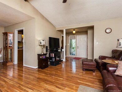 211 Scottlynn Dr, Asheville, NC 28806 - photo 4