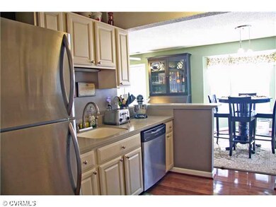 Kitchen - Galley kitchen with breakfast bar opens 