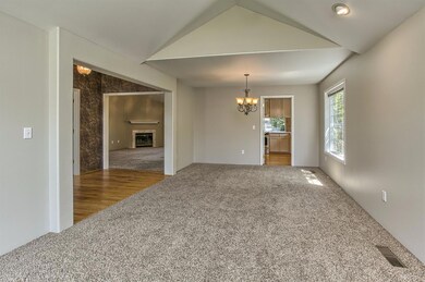 2471 Meadow Creek Dr, Medford, OR 97504 - photo 4