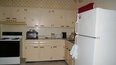 9406 Doewood Ln, Louisville, KY 40291 - photo 3