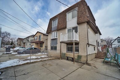 293 Lamport Blvd, Staten Island, NY 10305 - photo 2