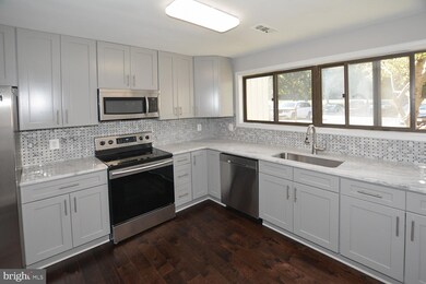 15281 Forest Grove Dr, Woodbridge, VA 22191 - photo 3