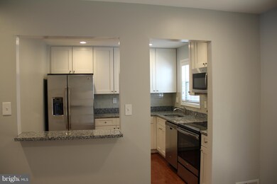 9927 Capperton Dr, Oakton, VA 22124 - photo 7