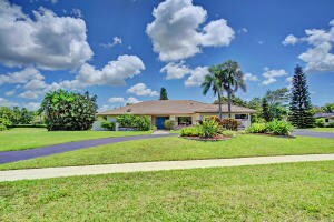 22258 Waterside Dr, Boca Raton, FL 33428 - photo 3