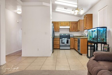 Kitchen & Dining