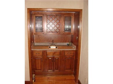 Living Room. WET BAR