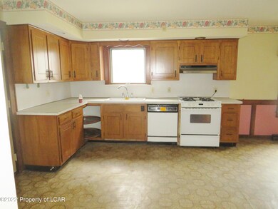 12 W Center St, Shavertown, PA 18708 - photo 7