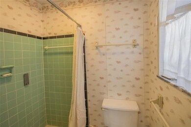 1615 N Dequincy St, Indianapolis, IN 46218 - photo 5