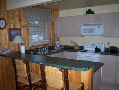 Fully equipped kitchen. Everything stays