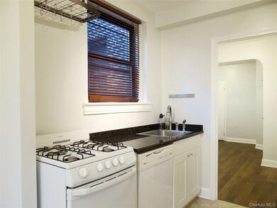 88-12 Elmhurst Ave unit 1J, Elmhurst, NY 11373 - photo 6