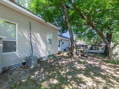 304 W 8th St, Claremore, OK 74017 - photo 2
