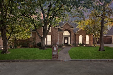 1625 Oak Creek Dr, Hurst, TX 76054 - photo 2