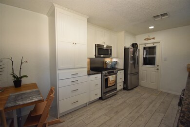 3824 Holly Glen Dr, Bay City, TX 77414 - photo 3