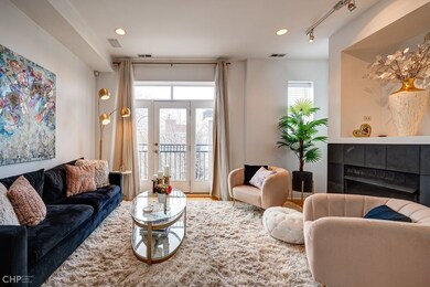 945 N Honore St unit 3, Chicago, IL 60622 - photo 4