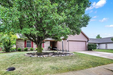 12725 Sovereign Ln, Fishers, IN 46038 - photo 3