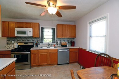 902 Mel Ave, Lansing, MI 48911 - photo 3