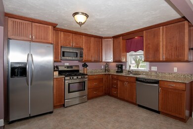 25 Trahan Ave, Worcester, MA 01604 - photo 3