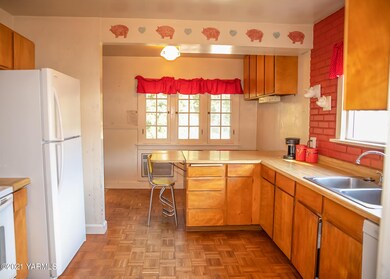 Kitchen with Eating Bar