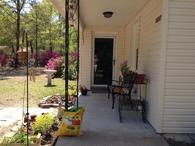 3435 Johan-porch 2.JPG