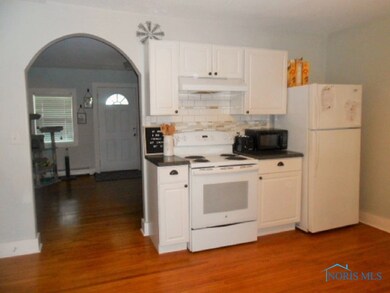 218 W Buckeye Ave, Ada, OH 45810 - photo 4