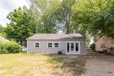 913 Poplar Dr, Jeffersonville, IN 47130 - photo 3