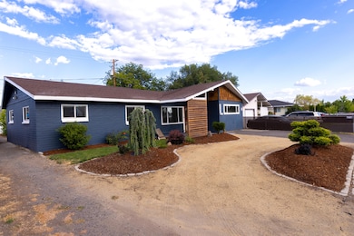 1121 Washburn Way, Klamath Falls, OR 97603 - photo 5