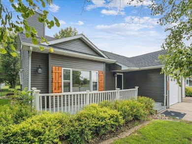 611 W Sovers St, Solon, IA 52333 - photo 4