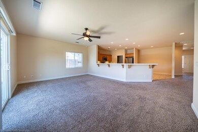886 Domain Way, Redding, CA 96003 - photo 4