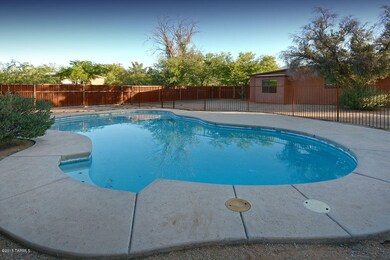 Large Pool-Lagoon Seating