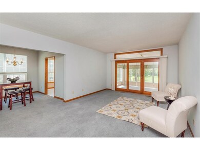 6320 Greenbriar Ln SW unit B, Cedar Rapids, IA 52404 - photo 2