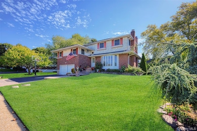 94 Phipps Ln, Plainview, NY 11803 - photo 2