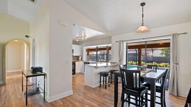 858 SE Kendell-6