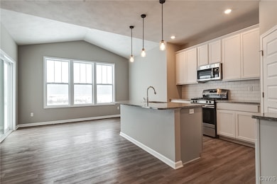 9608 Kenzie Grace Path, Clay, NY 13041 - photo 6