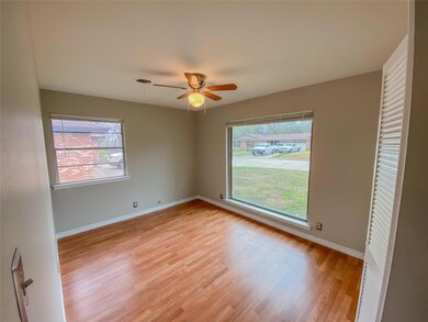 81 Stonegate Dr, Bedford, TX 76022 - photo 3