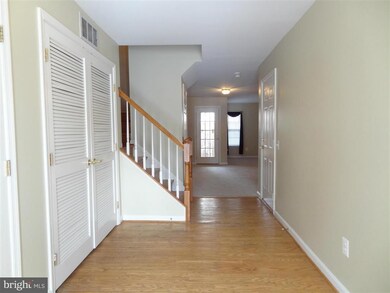 25549 Gwynneth Square, Chantilly, VA 20152 - photo 2