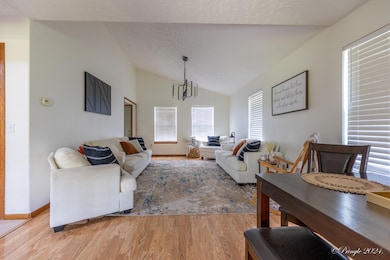 Living & Dining Areas (3)