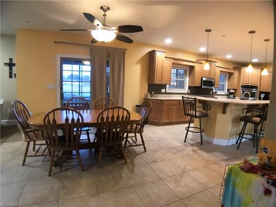 Large eat-in kitchen with beautiful maple cabinets