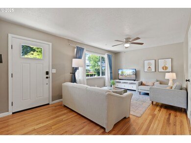 Living Room/Entrance