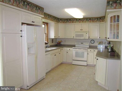 9050 Dumhart Rd, Laurel, MD 20723 - photo 6